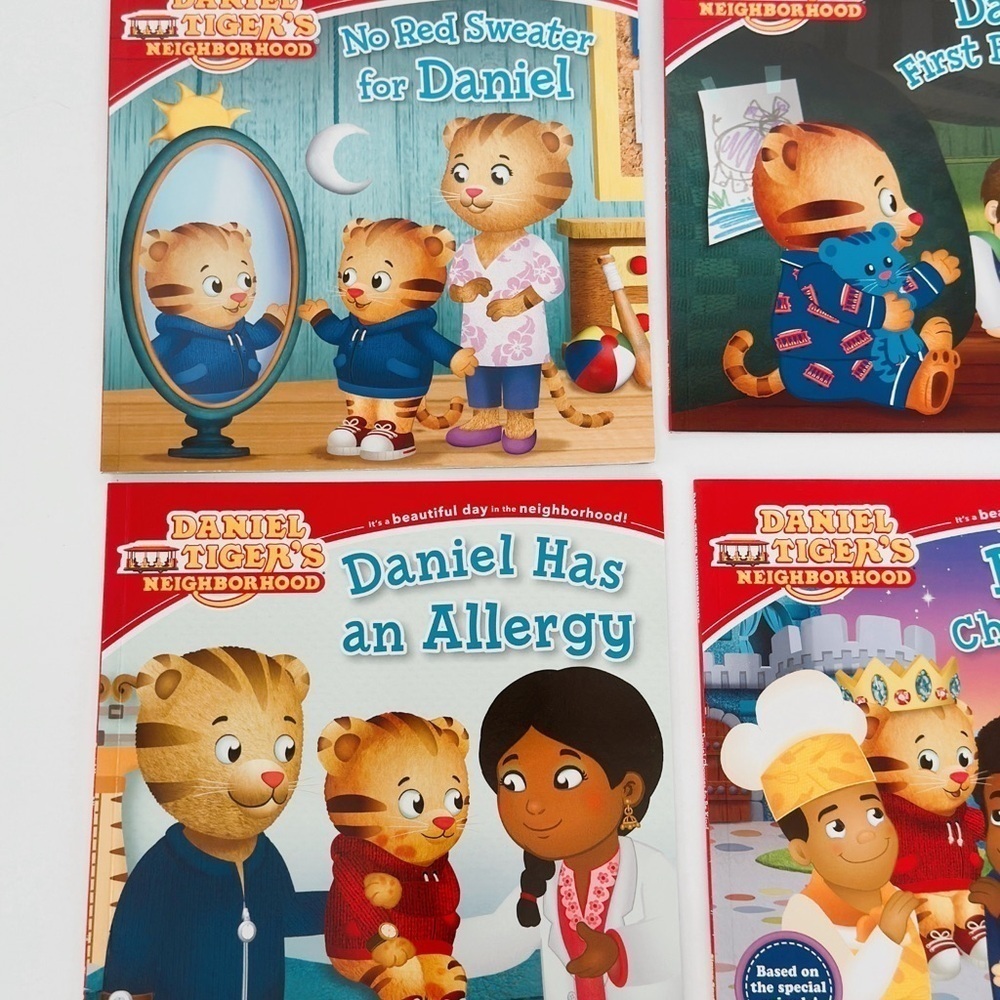 Grow and Go with Daniel Tiger  (Boxed Set): 6 Books​ - Picture 4 of 11